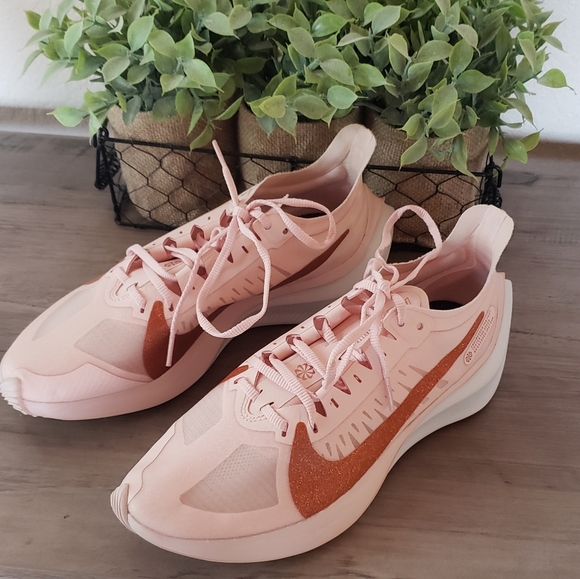 Womens Nike Zoom Gravity Pink Sneakers - Picture 4 of 7